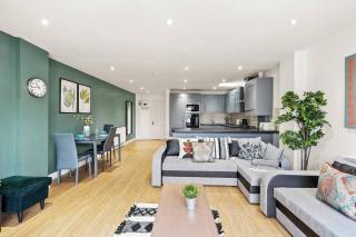 Modern Apartment - Sleeps 8 - Bristol - 2