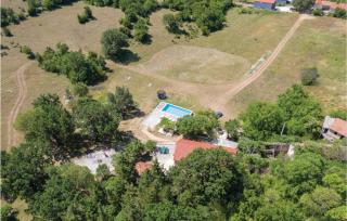 4 Bedroom Cozy Home In Otok - Otok - 2