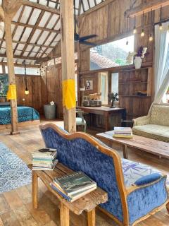 The Birdhouse Villa - 2