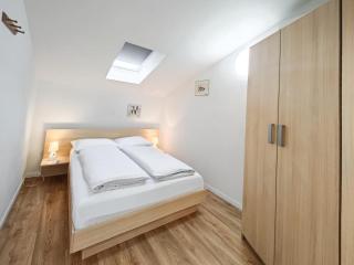 Apartments with parking space Makarska - 20700 - 1