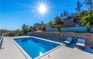 Nice Home In Zrnovnica - 7