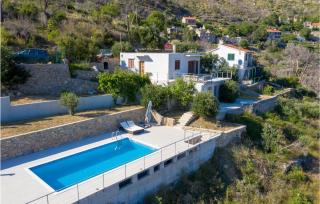 Nice Home In Zrnovnica - 5