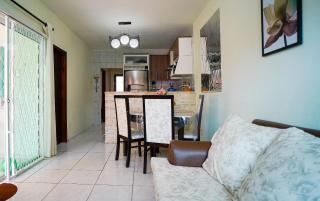 Ótima casa apenas 50metros da praia - em Balneário Piçarras - 2