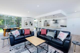 Serenity HG4 4Br 3&half Ba with Absolute National Park Frontage - 2