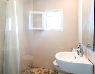 20 min from BCN- Charming house w/ pool & BBQ area - 4