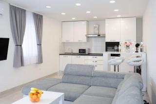 Apartments Ane 1 Tisno - Tisno - 0