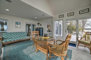 Getaway on Crystal Clear Lake Main and Guest House! - Northport - 6