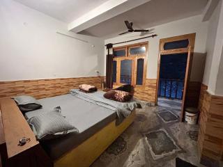 Flipsyde Retreat - Kasol - 1