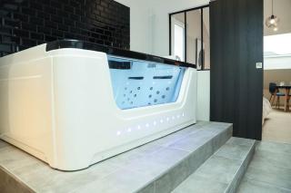 L'atticisme : Jacuzzi & Parking - Voiron - 3