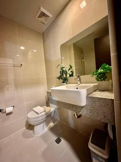 BGC, Uptown Parksuites Tower 2 - Manila - 3