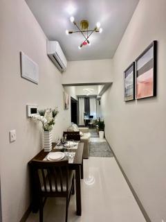 BGC, Uptown Parksuites Tower 2 - Manila - 1