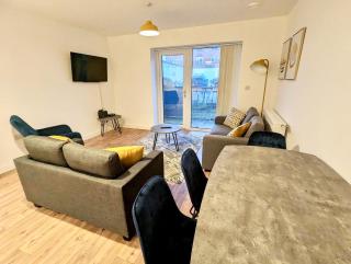 Spacious 2 bed ground floor apartment, Free parking, close to Historic dockyard & Gunwharf Quays - 8
