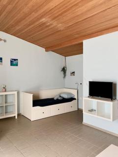 Sunny grandma's garden apartment - 7