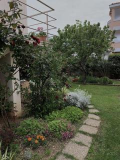 Sunny grandma's garden apartment - Baška - 4