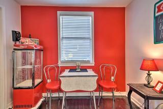 Retro-Style Studio in Historic Downtown Home! - 9