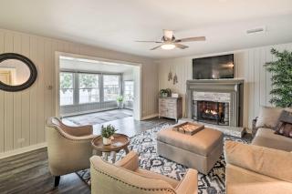 Kayaks, Dock Waterfront Escape on Lake Hamilton! - 8