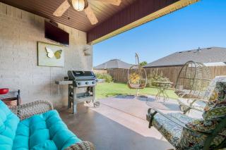 Near Hiking and Biking Convenient Home in Rogers! - 9