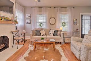 Modern, Sun-Lit Retreat with Fire Pit and Yard! - Jefferson City - 7