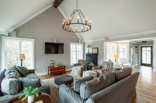 Lakeside Retreat - Private Lake Access - 1