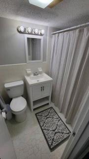 Beachy Studio on the Strip! - 7