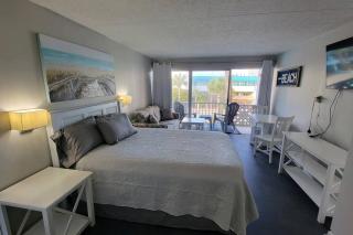 Beachy Studio on the Strip! - Myrtle Beach - 1