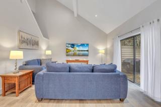 New Listing! BRAND NEW RENOVATED Golf Course View Steps from Harbourtown Sea Pines - Hilton Head Island - 7
