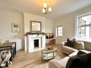 Stylish 3 Bedroom City Retreat - 4