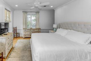Beautifully remodeled "Taste & Sea" 3BR 3,5BA Steps from Beach Pools Optional Carriage cottage - Santa Rosa Beach - 2
