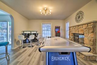 Movie Room, Hot Tub Pocono Vacation Rental! - East Stroudsburg - 0