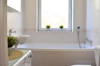 Romantic Bijou Apartment near Old Town! - 2