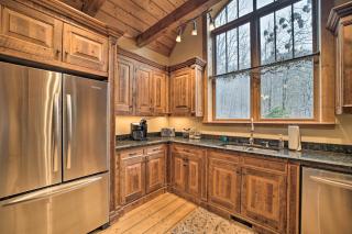 Mtn-View Cabin Deck, Grill and Fire Pit in Franklin - Franklin - 2