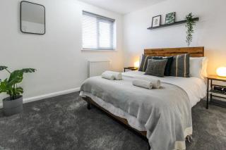 2 Bed Townhouse with Free Parking - Nottingham - 1