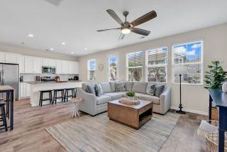 Centrally Located Myrtle Beach House Near Sports Center, Broadway at the Beach, Shopping, Beach, and Golf - Myrtle Beach - 6