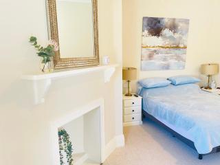 Classic Meets Modern in Central Wagga - Wagga Wagga - 1