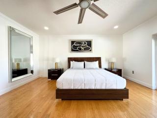 Spacious and Luxurious 4bd 3br House Pool Tub BBQ Private - Miami - 9