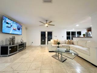 Spacious and Luxurious 4bd 3br House Pool Tub BBQ Private - Miami - 5