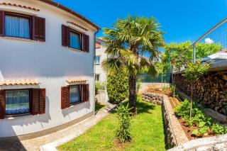 Apartments with parking space Njivice, Krk - 20548 - 3