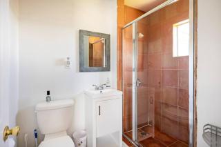 Misha’s Hunn Cottage - Yuba City - 3
