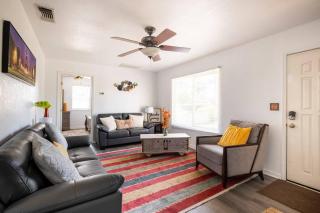 Misha’s Hunn Cottage - Yuba City - 5