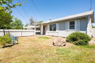 Misha’s Hunn Cottage - Yuba City - 8