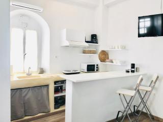 Brand New Deluxe Studio with Balcony Naousa center - 5