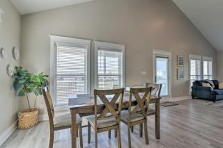 Less Than 1 Mi to Sea Isle Beach Home with Pool Access - Galveston - 2