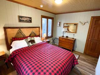 Pet friendly cabin on 5 Acres near Boone & parkway - - 9