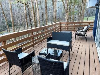 Pet friendly cabin on 5 Acres near Boone & parkway - - 6