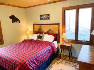 Pet friendly cabin on 5 Acres near Boone & parkway - - 5