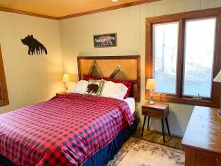 Pet friendly cabin on 5 Acres near Boone & parkway - - 2