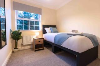 Spacious house in quiet cul-de-sac near to Hospital - 2