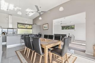 Amaroo - Coastal Stay with Ocean Views - 4