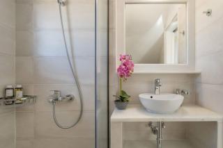 Maisonette Sail - 1