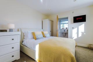 "Woodlands" by Greenstay Serviced Accommodation - Luxury 3 Bed Cottage In North Wales With Stunning Countryside Views & Parking - Close To Glan Clwyd Hospital - The Perfect Choice for Contractors, Business Travellers, Families and Groups - 3